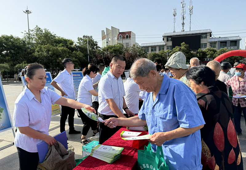 大荔縣開展第34個全國“土地日”宣傳活動 引導(dǎo)群眾樹立節(jié)約用地保護(hù)耕地意識